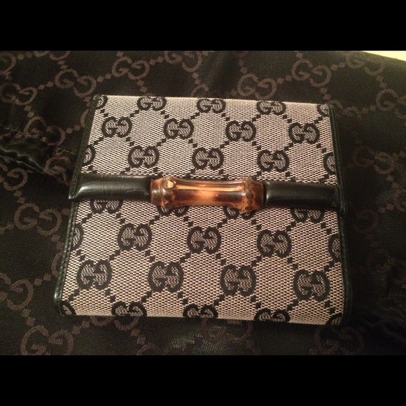 SOLD!! Gucci baby pink wallet