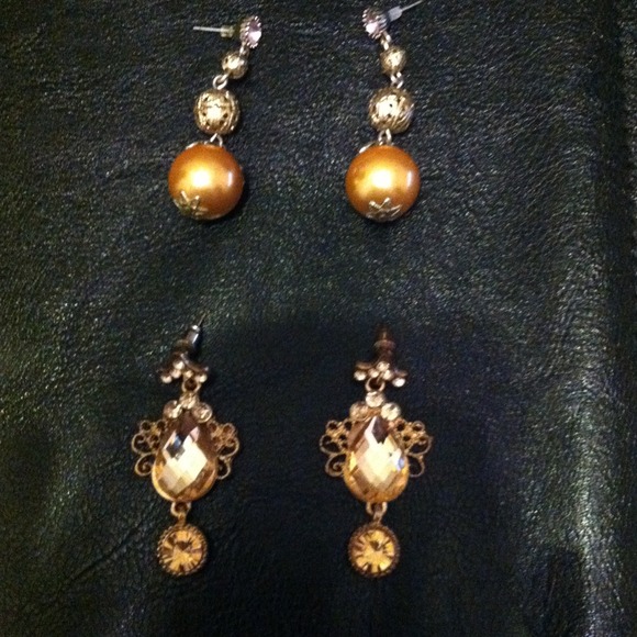*Sold* 2 pair Gold Earrings Bundle