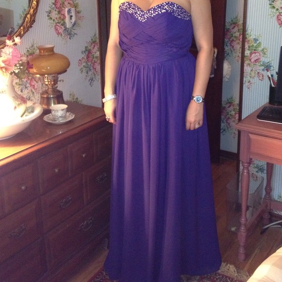 Chiffon gown - Picture 1 of 1