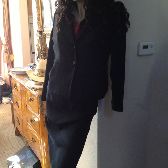 Tahari skirt suit - Picture 2 of 3