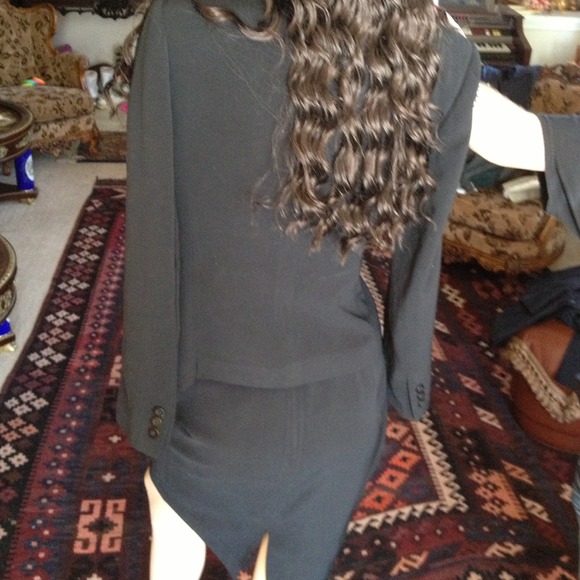 Tahari skirt suit - Picture 3 of 3