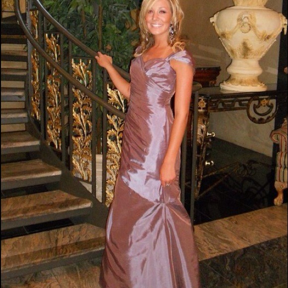 Gorgeous purple mermaid gown!