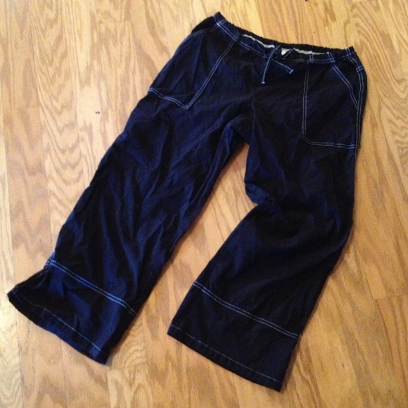 Black Prana yoga or climbing capris