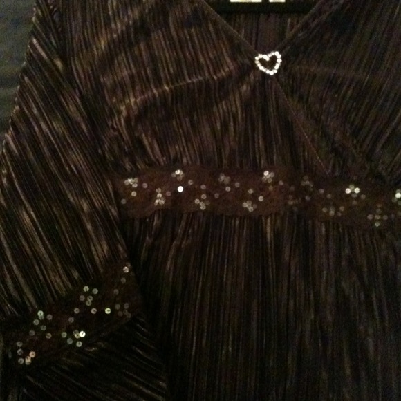 Cato shirt-pin is for sale seperately