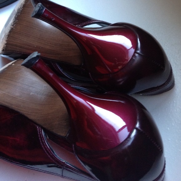 *Reduced!*Stuart Weitzman peeptoe pumps - Picture 4 of 4