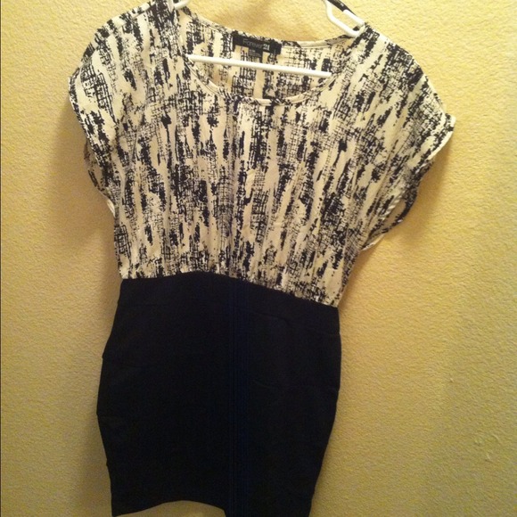 New Short Dress Size M. Cream/ Black.