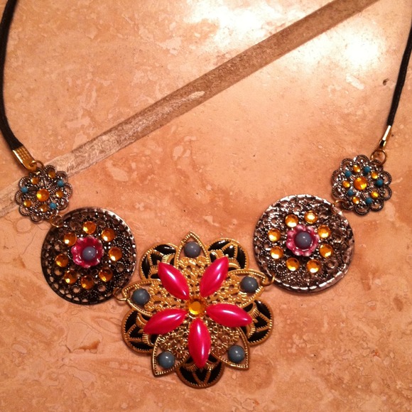 NWT Gorgeous Kirra Pacsun Necklace