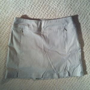 Tan skort