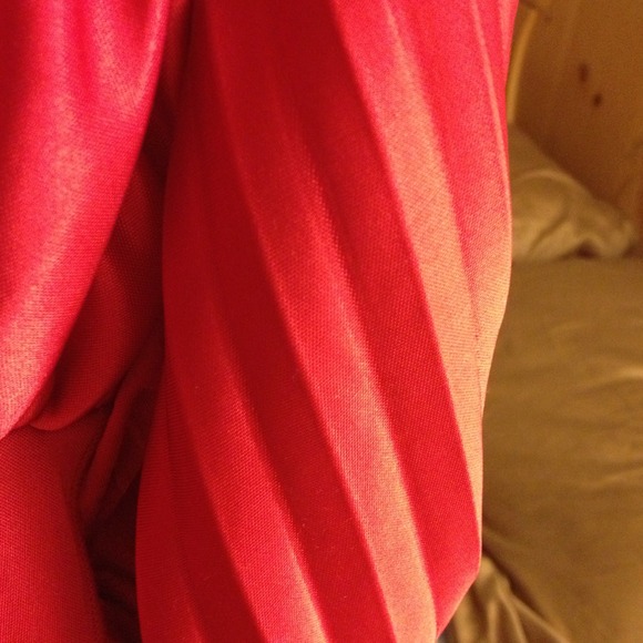 Little red dress perfect for any formal occasion! - Picture 3 of 3