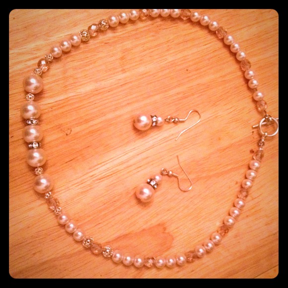 Pearl necklace with matching earrings