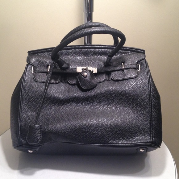 Adorable Handbag!!
