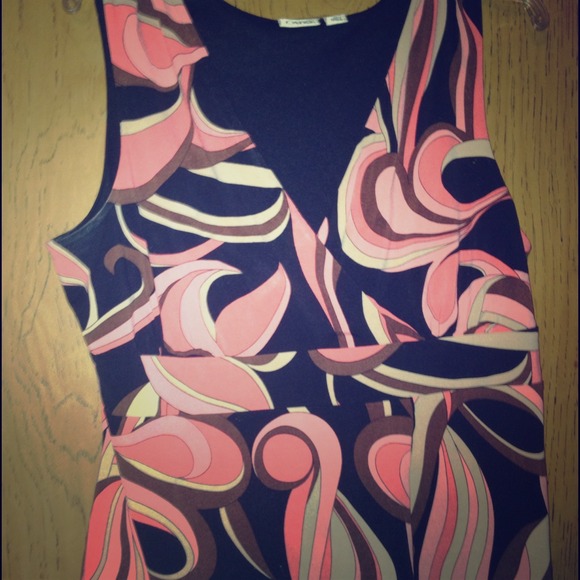 V neck sleeveless blouse