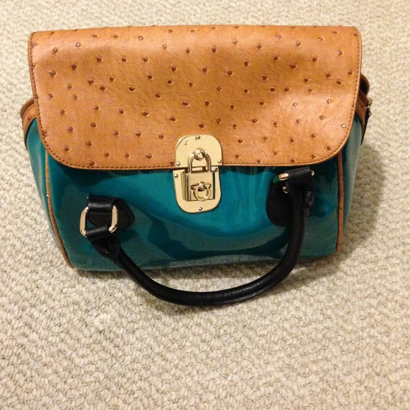 ❌SOLD❌Green patent leather faux print bag