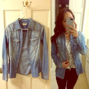 ❌HOLD- Chambray Button-up