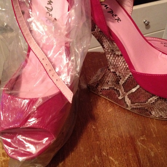 Snake pattern gravity shoes ✨✨traded✨✨