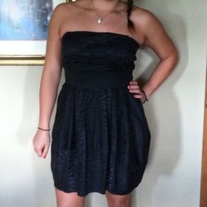 Great dress! Only worn once in perfect condition