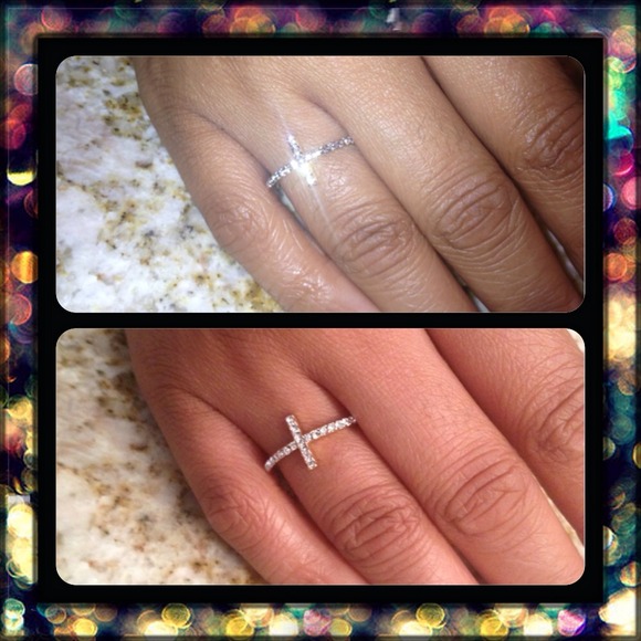 Small cross ring - Picture 2 of 2