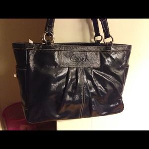 Coach 100% authentic !!!! Handbag. Like new!!