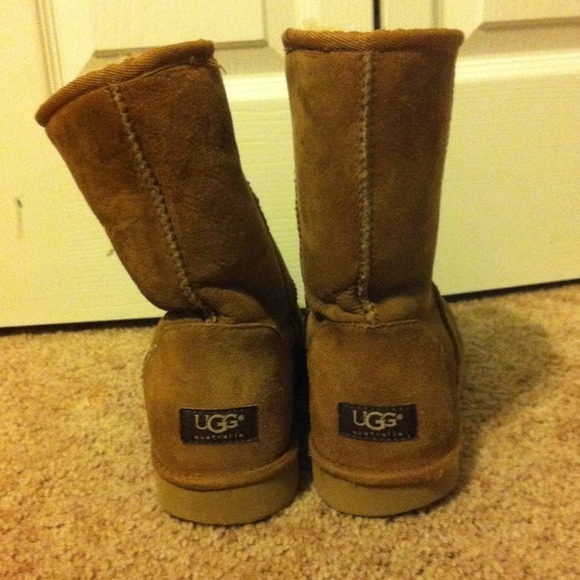 Uggs Short Boot Tan size 11 womens