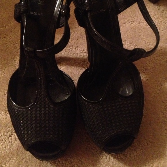 Fendi peep toe pumps