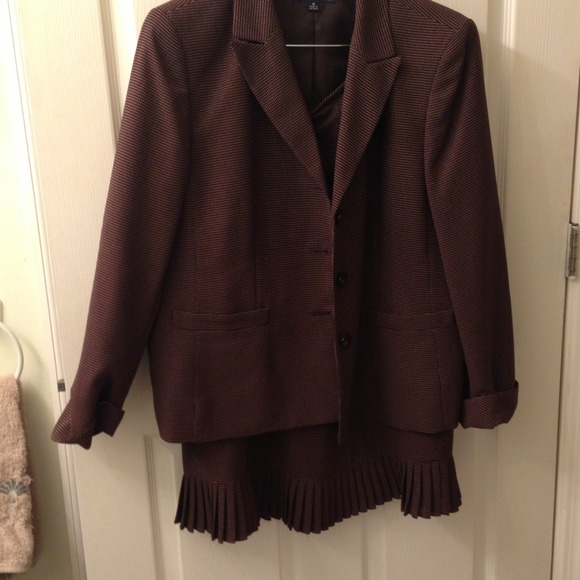 Beautiful size 18 suit
