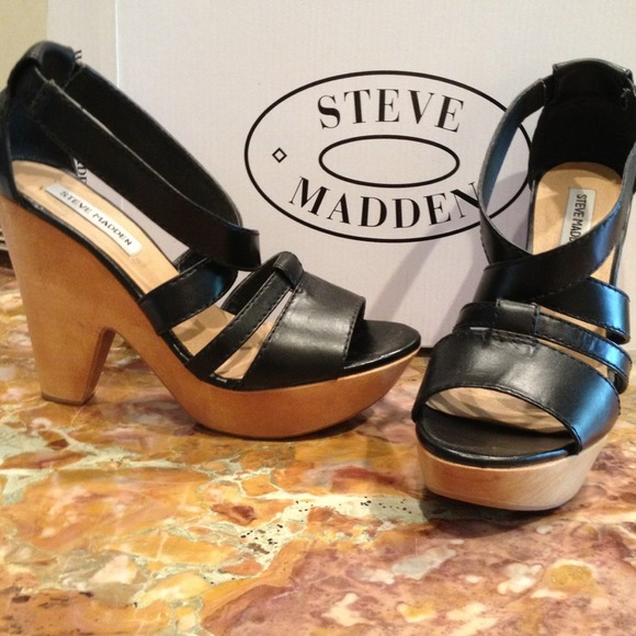 Steve Madden Shoes - Black with tan shoes size 7