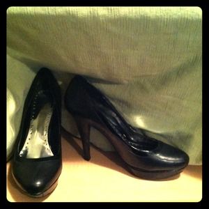 BCBG Blk leather platform heels (Used)