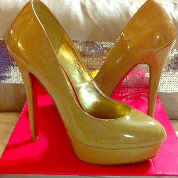 Nude Pumps