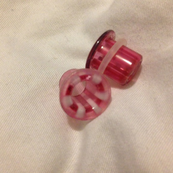 ⭐REDUCED⭐Pink 7/16 Pyrex tunnels - Picture 2 of 2