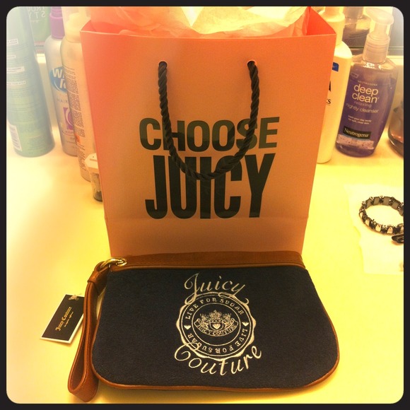 NWT Authentic Juicy Couture wrislet/makeup pouch
