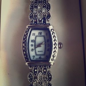 Artisan Women's Quartz crystal watch