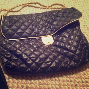 Perfect vintage purse :)