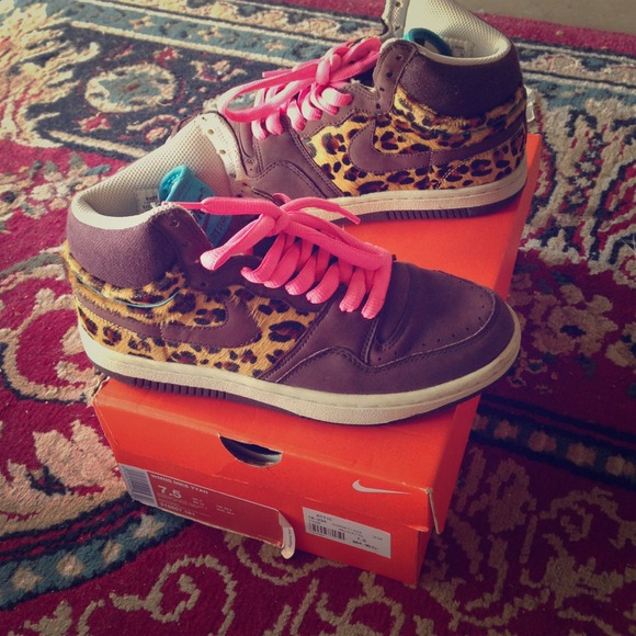 💢REDUCED💢 Rare Size 7.5 Nike brown with leopard