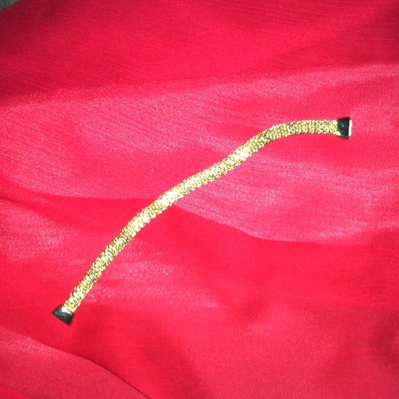 Gold toned magnetic clasp bracelet.