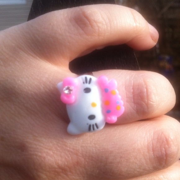 Hello kitty ring 🔴SALE🔴 price is for all 6 rings - Picture 2 of 2