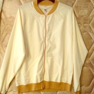 Jacket/ windbreaker.