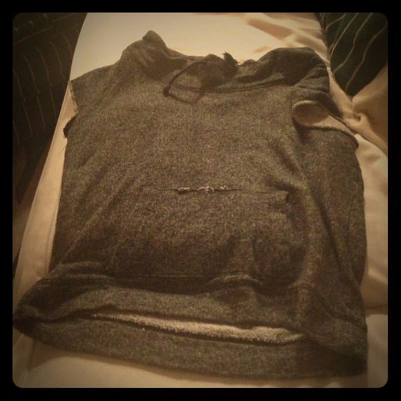 Black sleeveless sweatshirt - Picture 1 of 2
