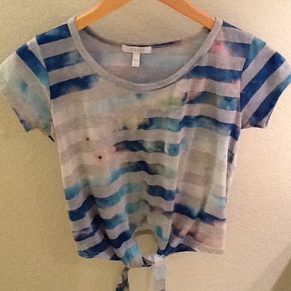 Cute cropped striped Delia's top