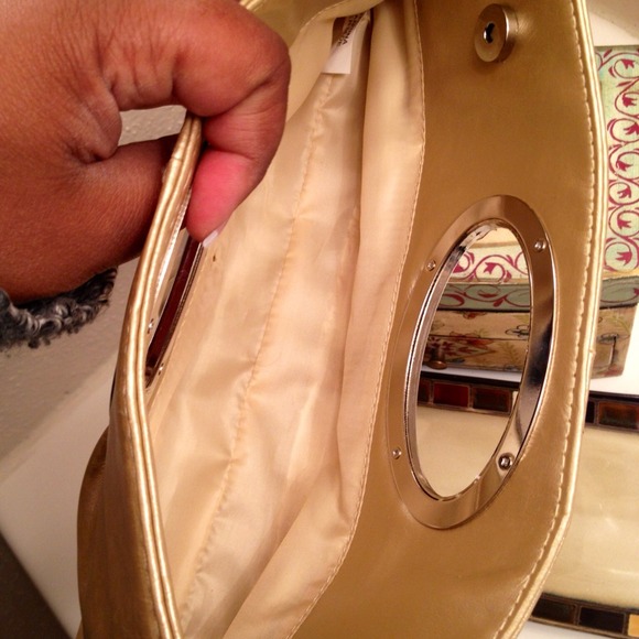 Gold Detail Rounded Keyhole Handle Clutch Handbag - Picture 3 of 4