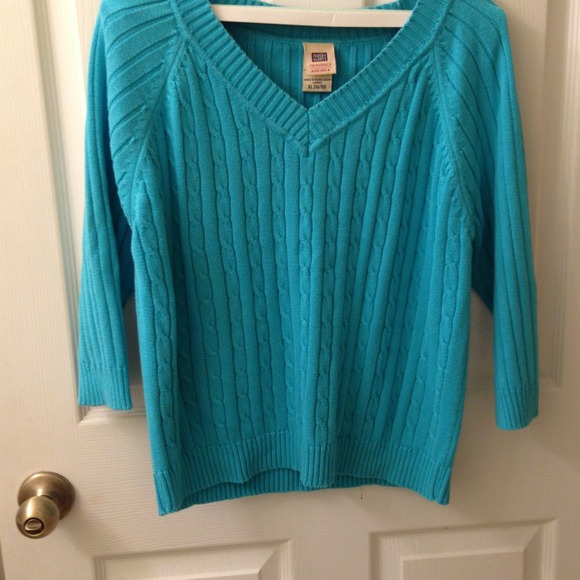 Beautiful aqua sweater size 16