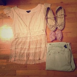 SOLD RESERVED Ivory laced top