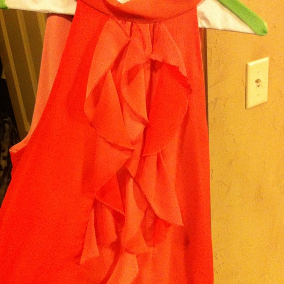 SOLD!!! Super cute sleeveless ruffle front shirt - Picture 2 of 3