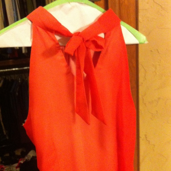 SOLD!!! Super cute sleeveless ruffle front shirt - Picture 3 of 3