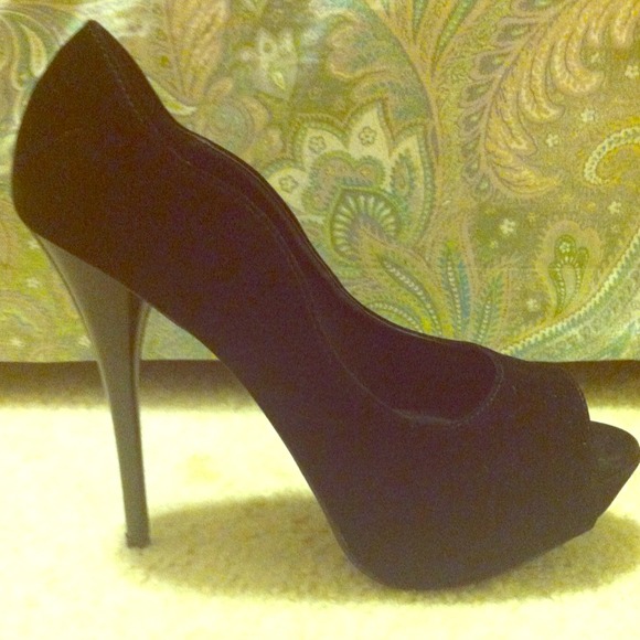 Unique pumps.