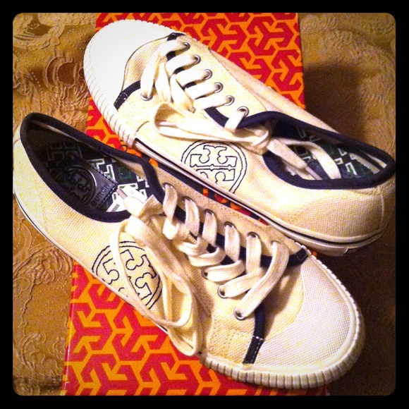 Tory Burch sneaks!! Size 7- worn once! RESERVED