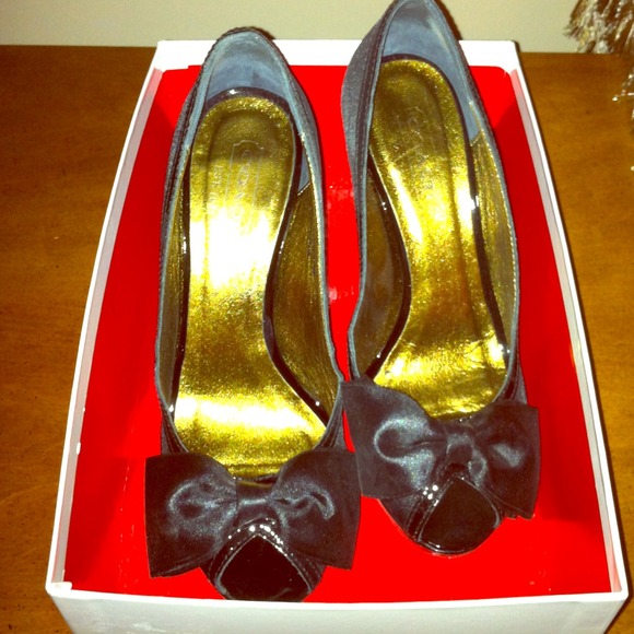 *On hold* COACH High heeled peep-toe!