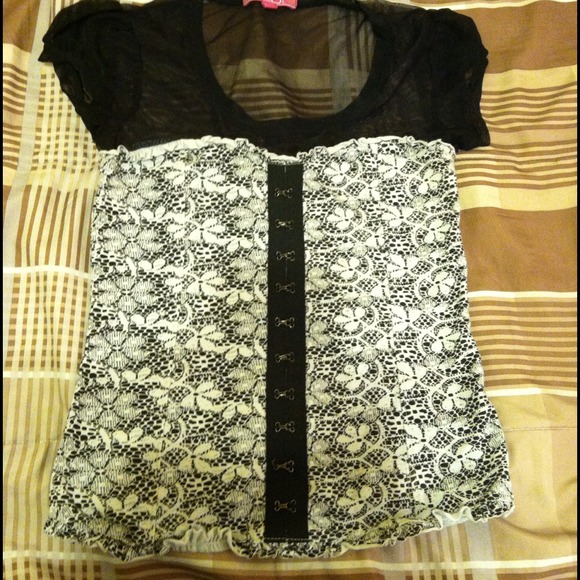 Cute top black and gray