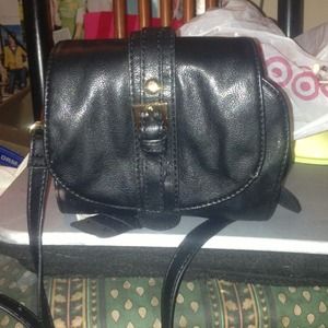 Forever 21 black crossover bag