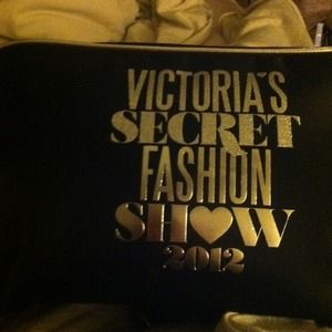 BNWT VS Makeup Black & Silver Makeup Bag!!