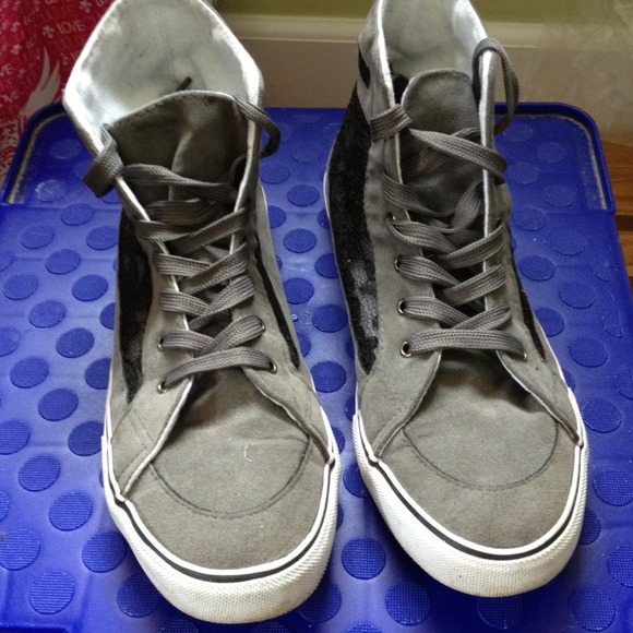 Shoes - Reduced🚨Grey high tops with black lace detail